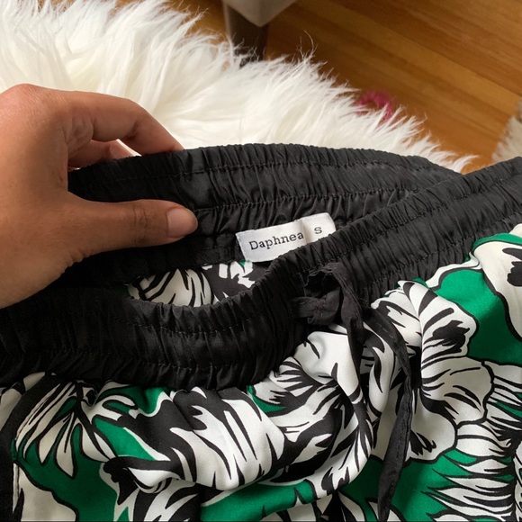 Daphnea - Vintage Green Floral Joggers - Picture 4 of 8